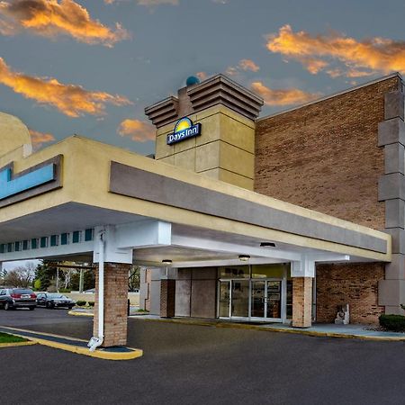 Days Inn By Wyndham Livonia Canton Detroit Экстерьер фото
