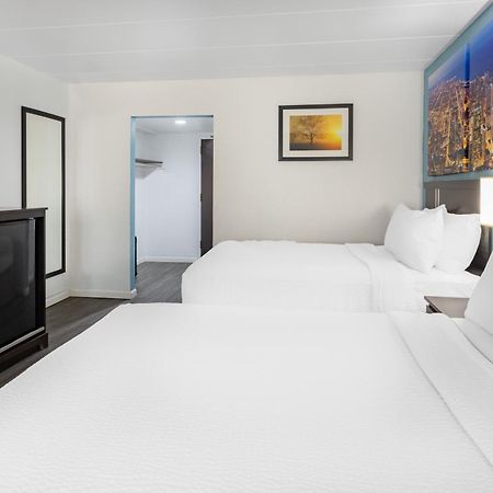 Days Inn By Wyndham Livonia Canton Detroit Номер фото