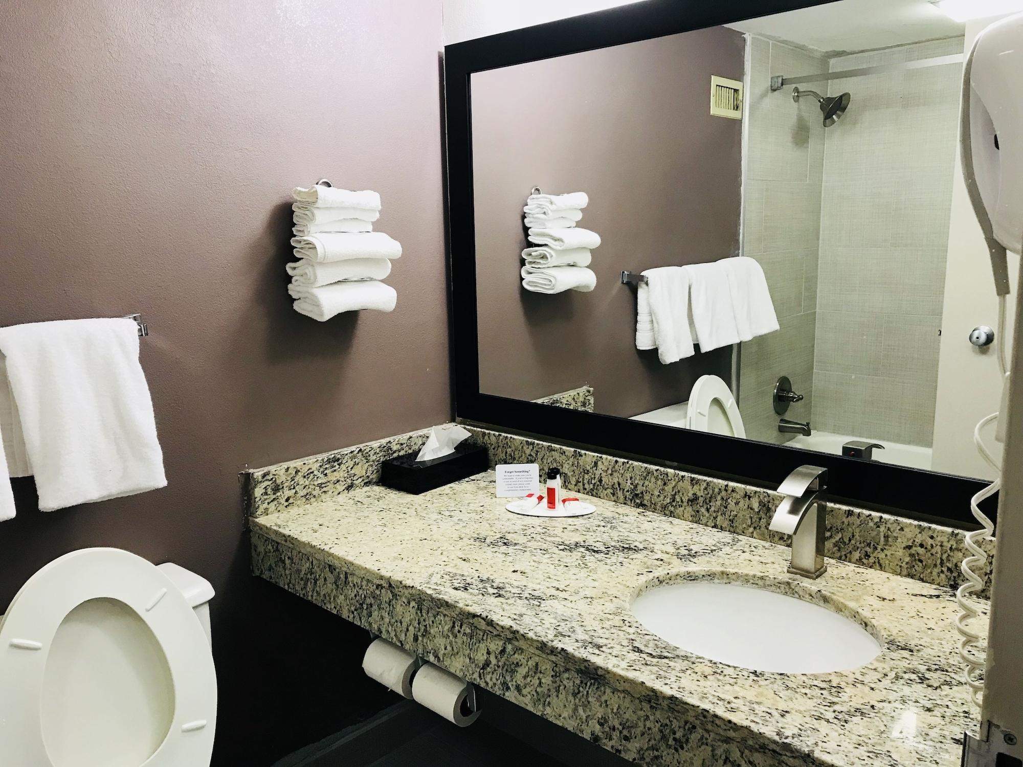 Days Inn By Wyndham Livonia Canton Detroit Экстерьер фото