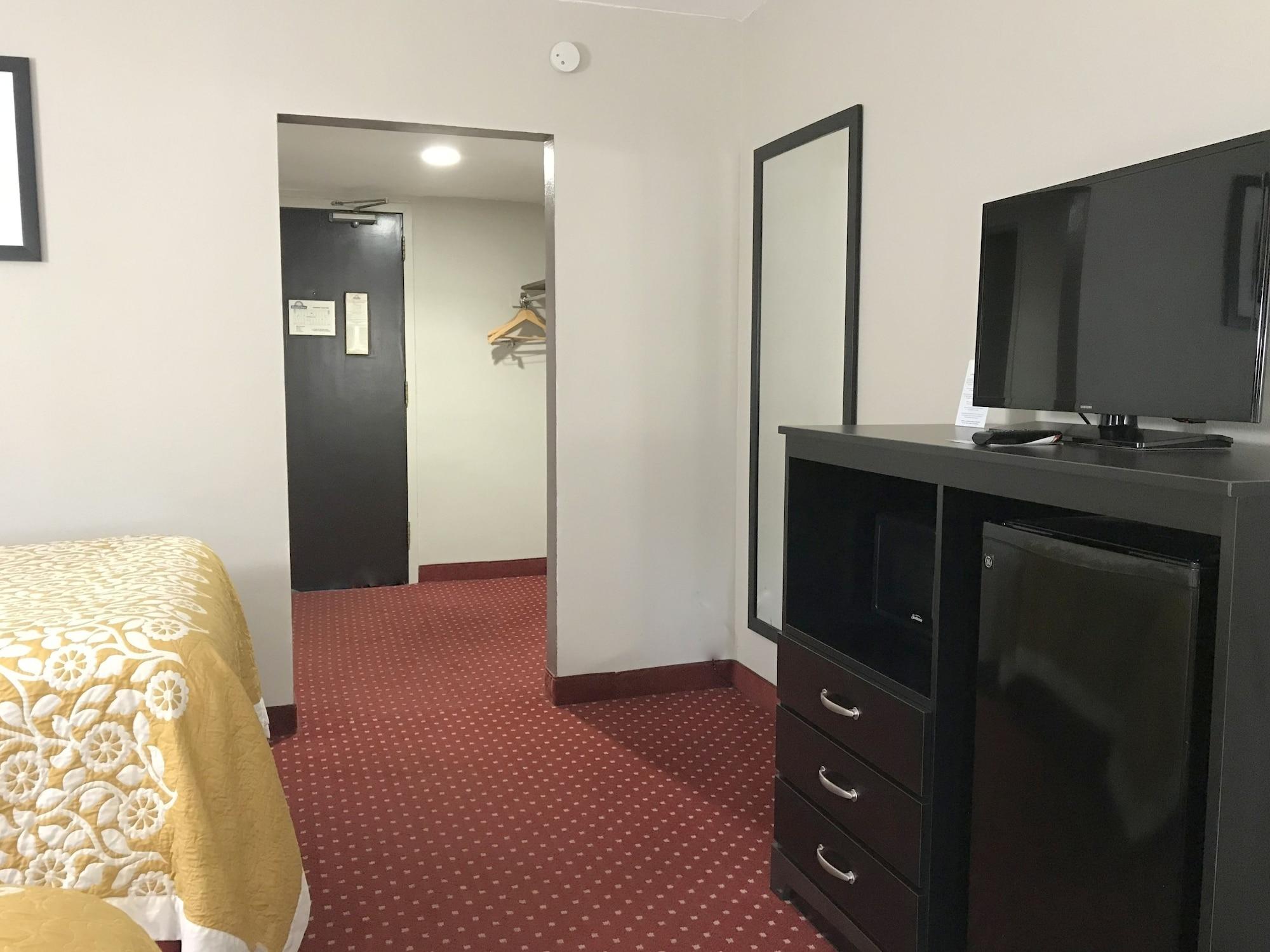 Days Inn By Wyndham Livonia Canton Detroit Экстерьер фото