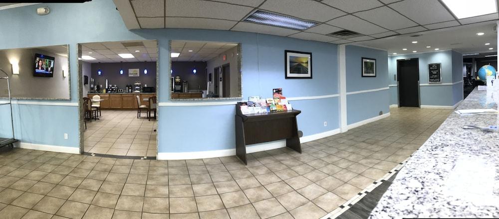 Days Inn By Wyndham Livonia Canton Detroit Экстерьер фото
