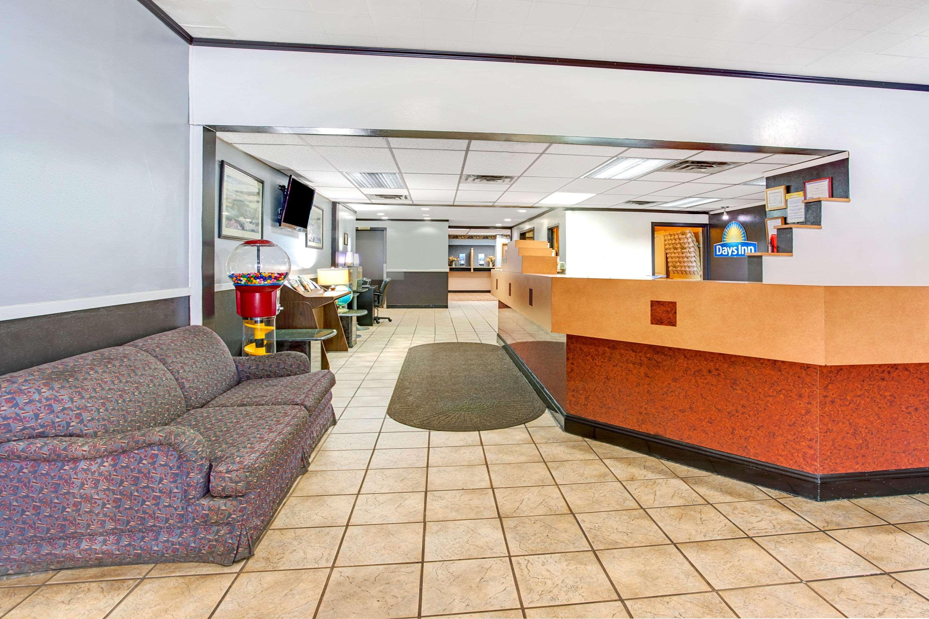 Days Inn By Wyndham Livonia Canton Detroit Экстерьер фото
