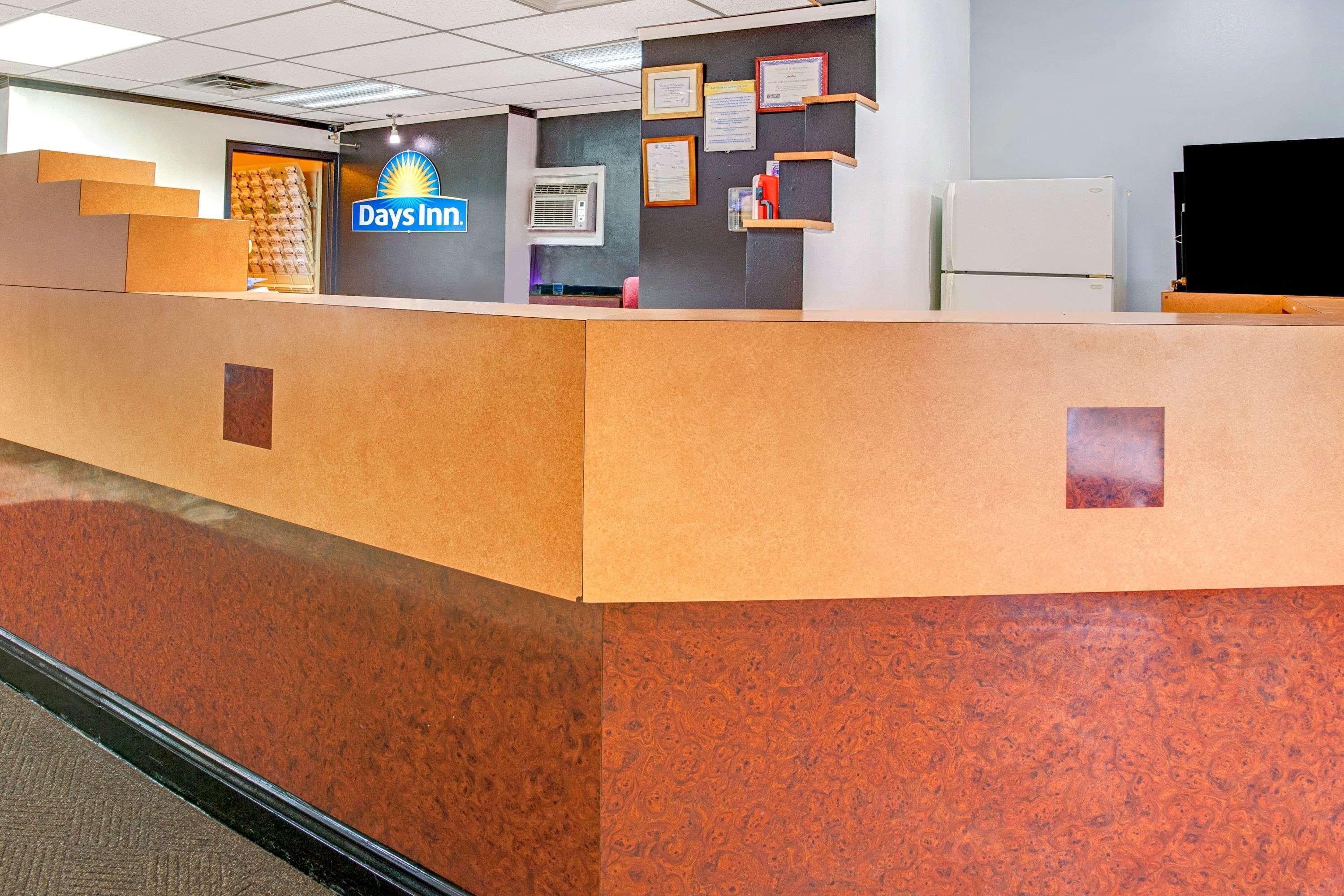 Days Inn By Wyndham Livonia Canton Detroit Экстерьер фото