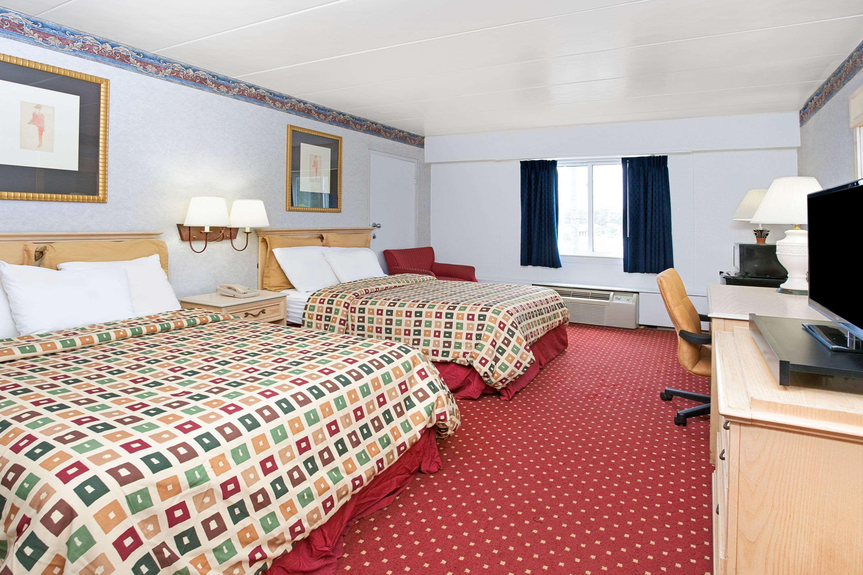 Days Inn By Wyndham Livonia Canton Detroit Экстерьер фото