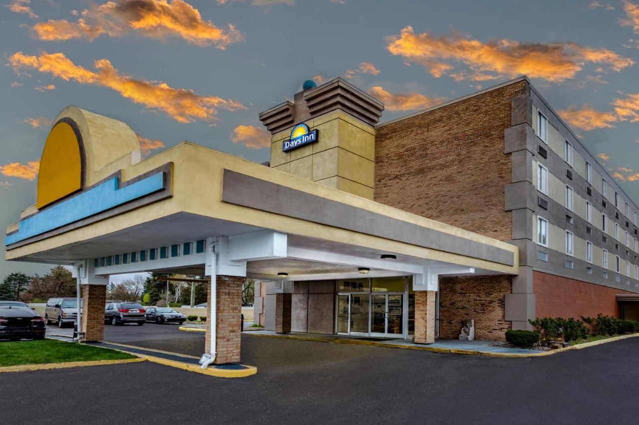 Days Inn By Wyndham Livonia Canton Detroit Экстерьер фото
