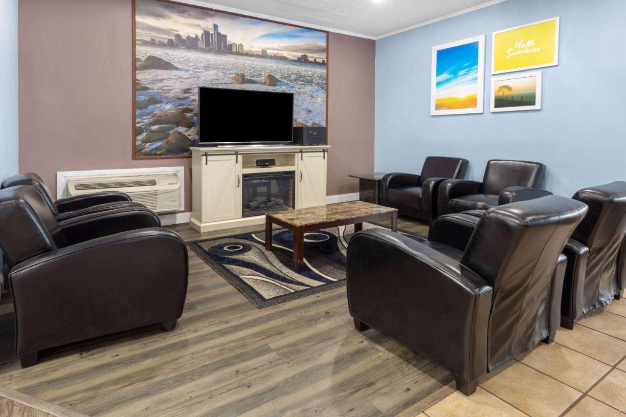 Days Inn By Wyndham Livonia Canton Detroit Экстерьер фото