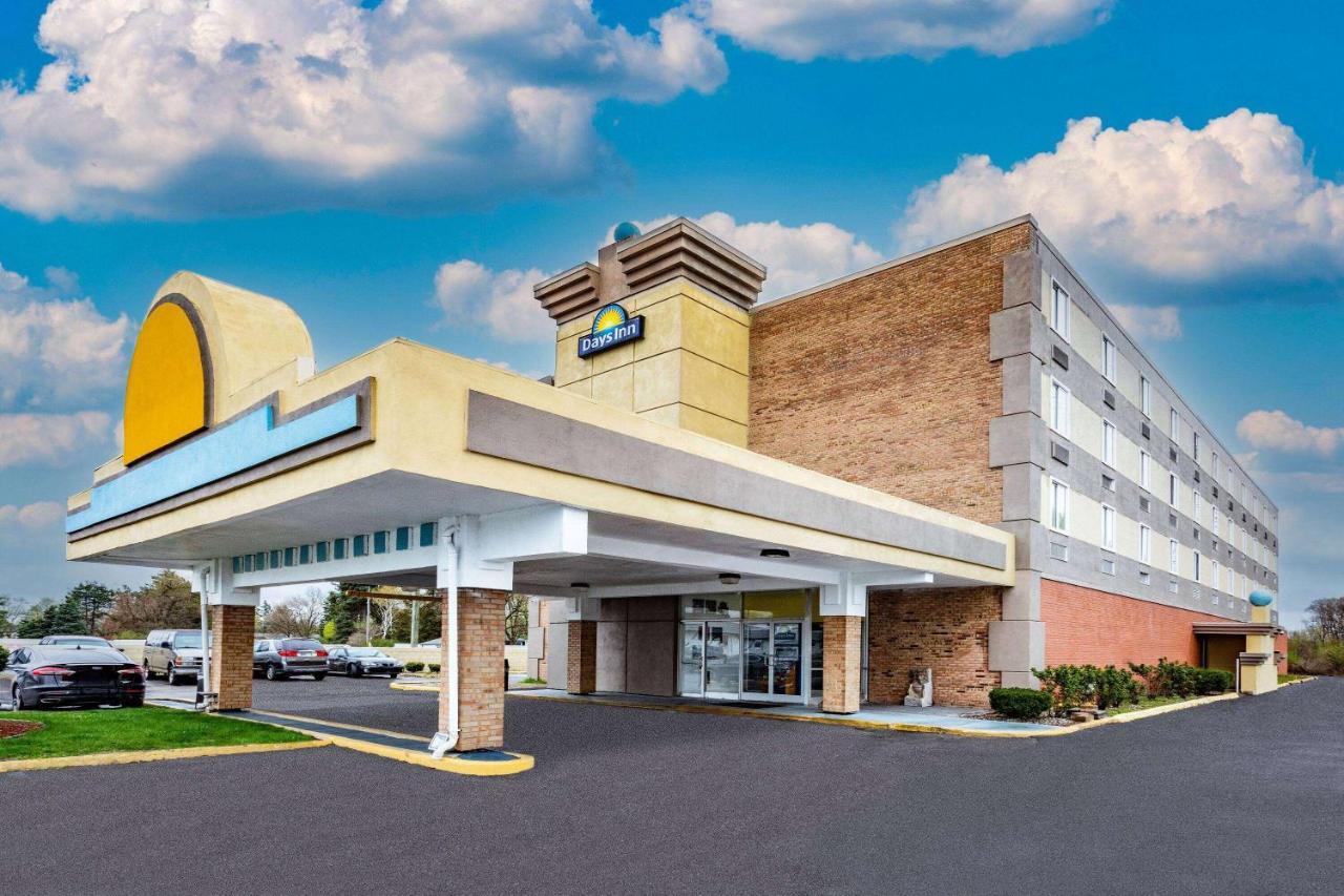 Days Inn By Wyndham Livonia Canton Detroit Экстерьер фото