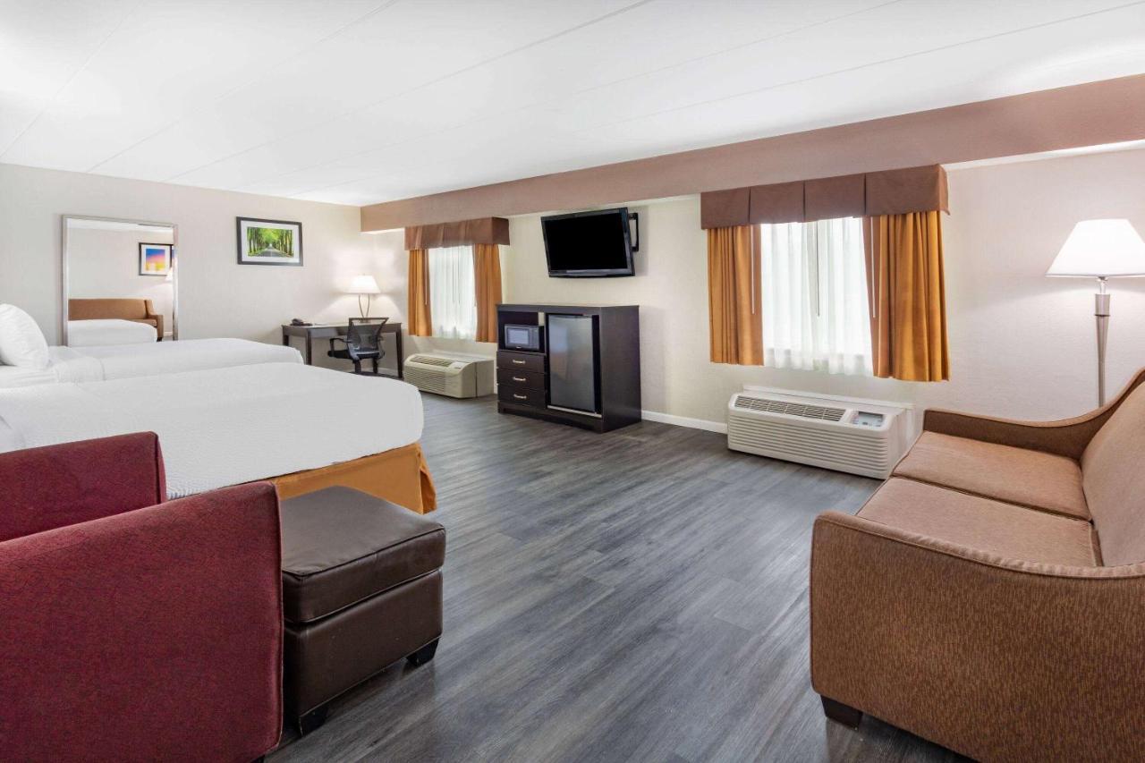 Days Inn By Wyndham Livonia Canton Detroit Экстерьер фото