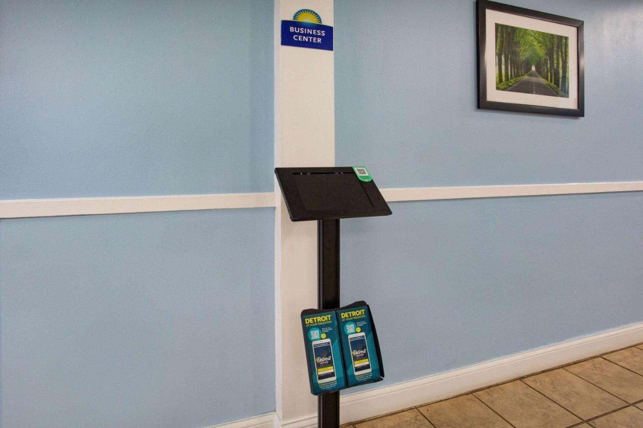 Days Inn By Wyndham Livonia Canton Detroit Экстерьер фото