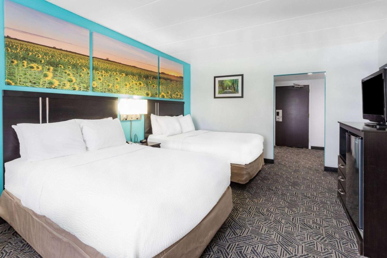 Days Inn By Wyndham Livonia Canton Detroit Экстерьер фото