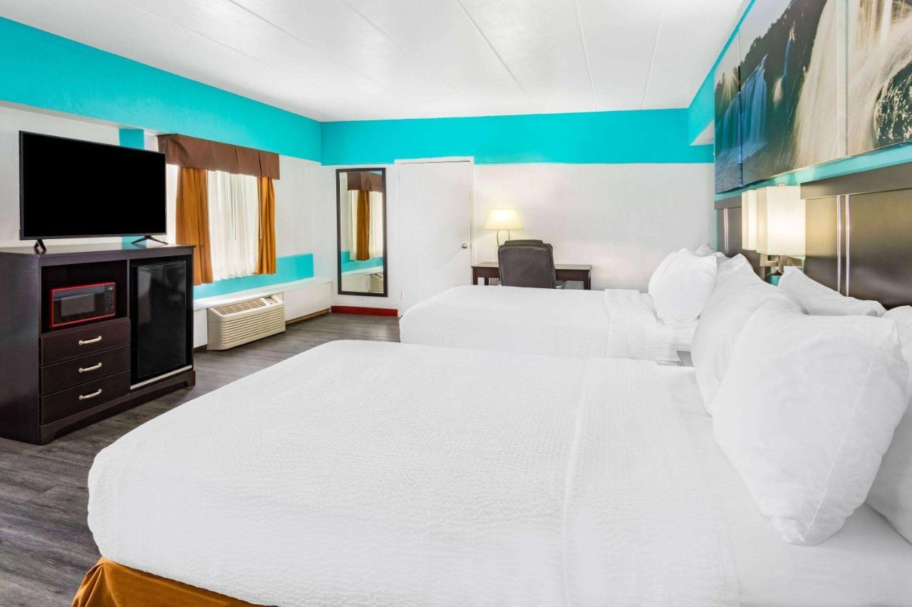Days Inn By Wyndham Livonia Canton Detroit Экстерьер фото