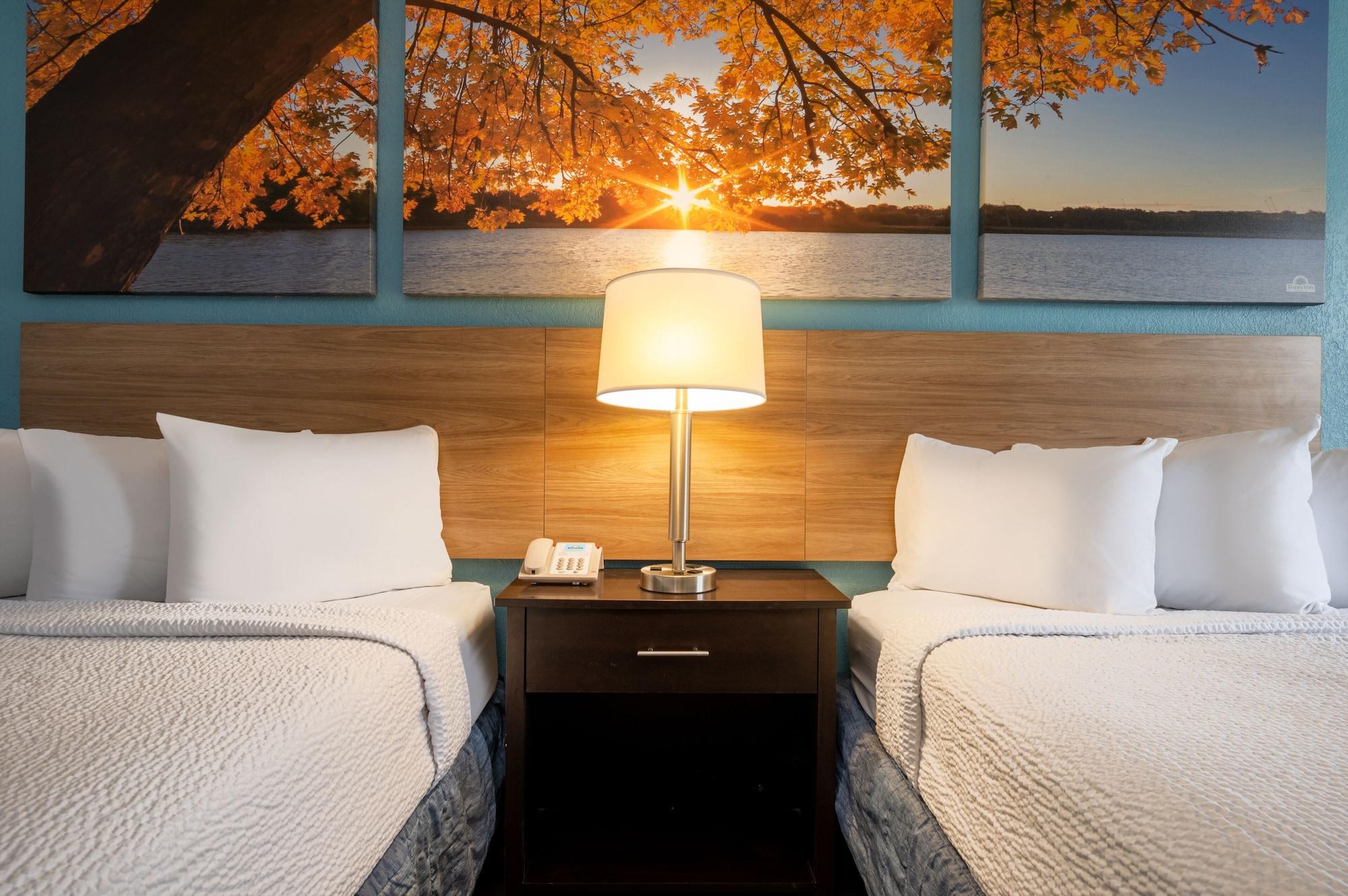 Days Inn By Wyndham Livonia Canton Detroit Экстерьер фото