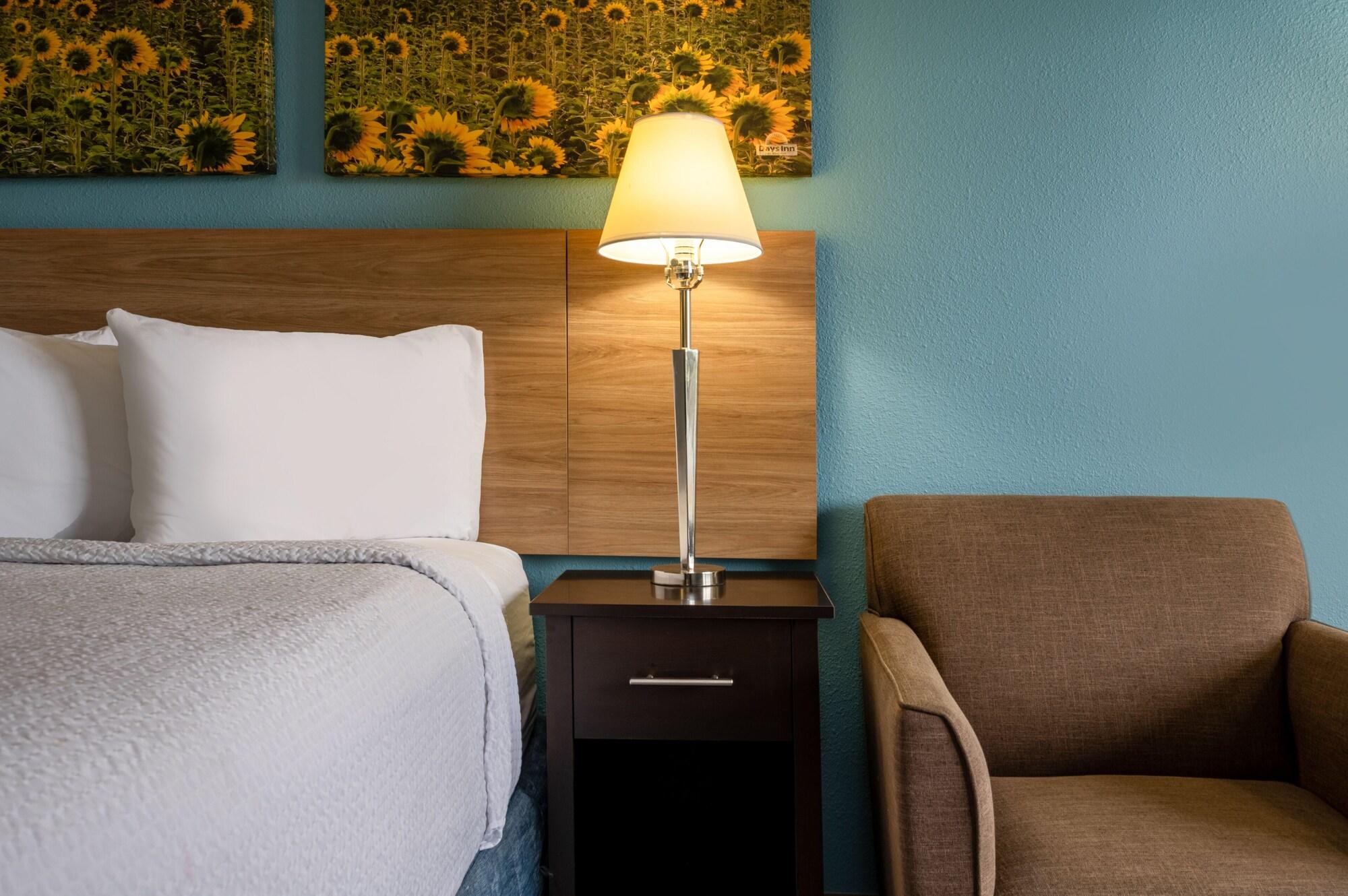 Days Inn By Wyndham Livonia Canton Detroit Экстерьер фото