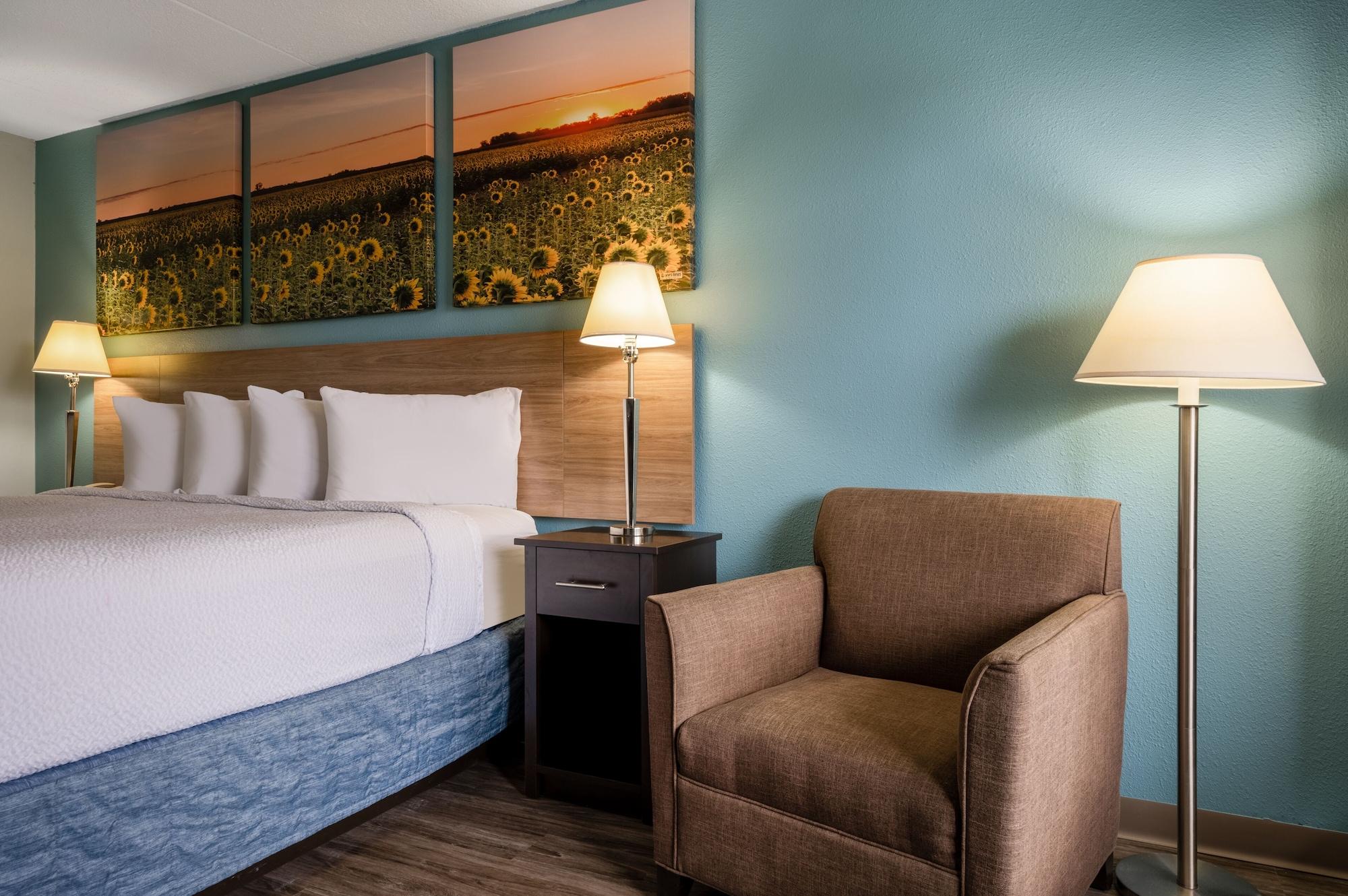 Days Inn By Wyndham Livonia Canton Detroit Экстерьер фото