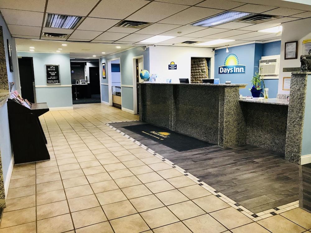 Days Inn By Wyndham Livonia Canton Detroit Экстерьер фото